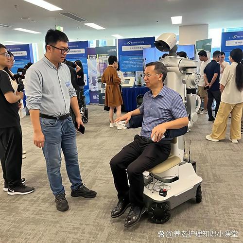 智能机器人研发 整合物联网、人工智能、大数据与Robotics的综合性产品之路